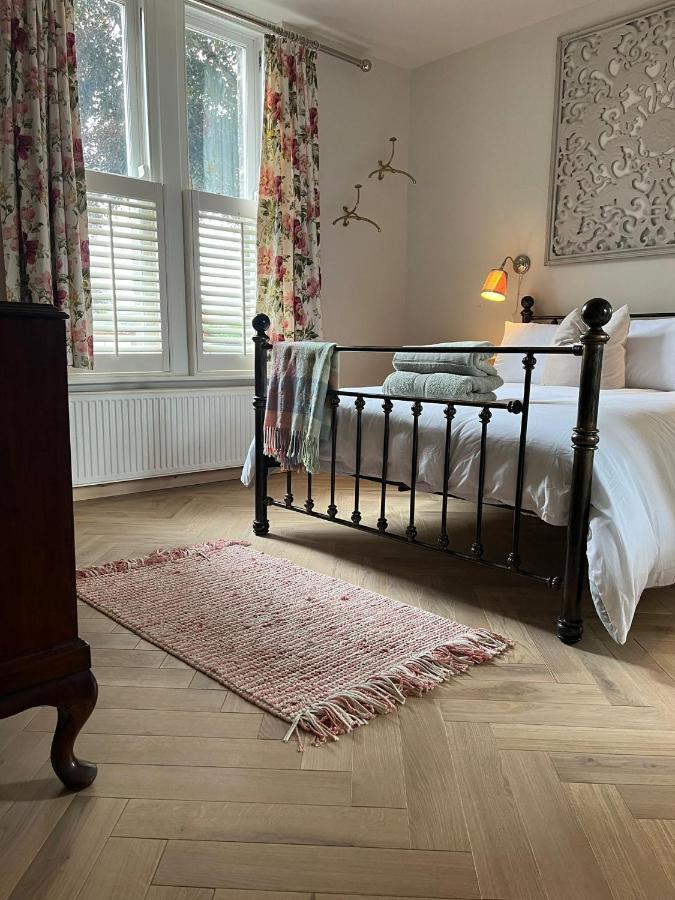 Private Apartment - 3 Bedrooms Харрогейт Экстерьер фото